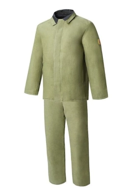 Svarochniy kostyum, fartuq va qo'lqoplar bilan