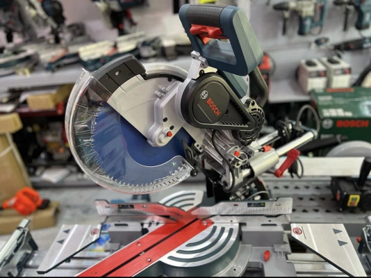 Торцовочная пила Bosch GCM 12 SDE