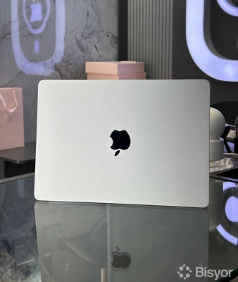 MacBook Air 13.6 M4 16/256gb