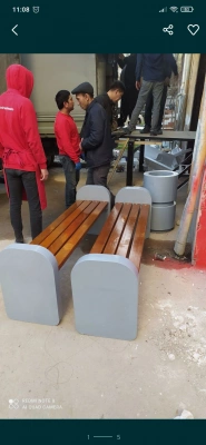 Скамейки бетонные и урны сделанные из прочных материалов