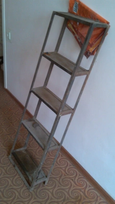 Лестница смотровой ямы.