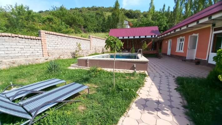 Продается своя дача в горах Янгиобада в дачном сообществе Родничок